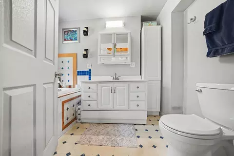 Bath - 4270 Chamberlain Rd, Bertrand, MI 49107 photo 1 of 1