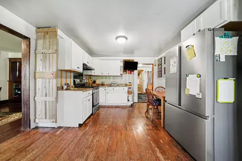 Kitchen - 4270 Chamberlain Rd, Bertrand, MI 49107 photo 2 of 2