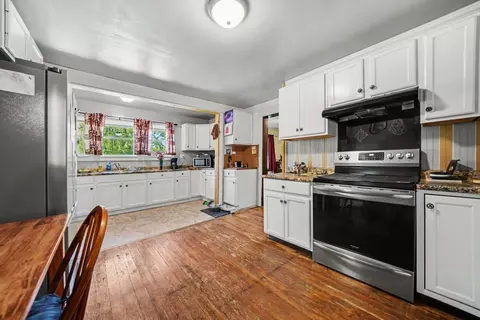 Kitchen - 4270 Chamberlain Rd, Bertrand, MI 49107 photo 1 of 2