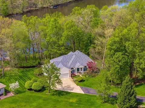 4561 River Pointe Blvd, Niles, MI 49120