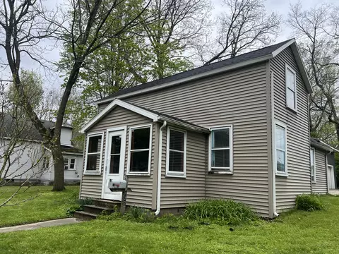 627 S 5th St, Niles, MI 49120