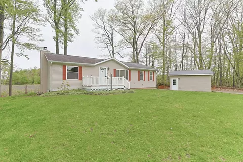 8497 Lake Rd, Berrien, MI 49102