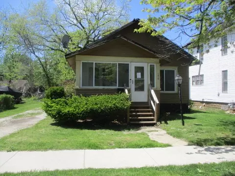 1010 Lavette Ave, Benton Harbor, MI 49022