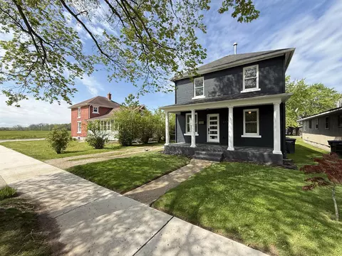 614 Magnolia St, Three Oaks, MI 49128