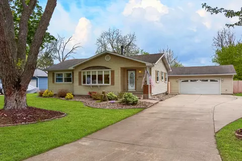2767 Oakwood Ln, St. Joseph, MI 49085