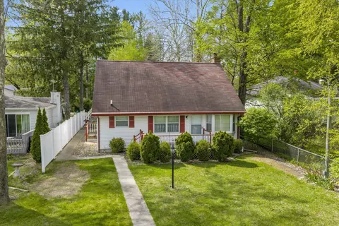 65351 E Peninsula Dr, Calvin, MI 49031