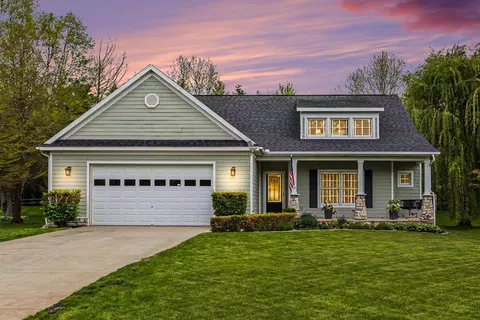 15 Longmeadow Dr, Niles, MI 49120