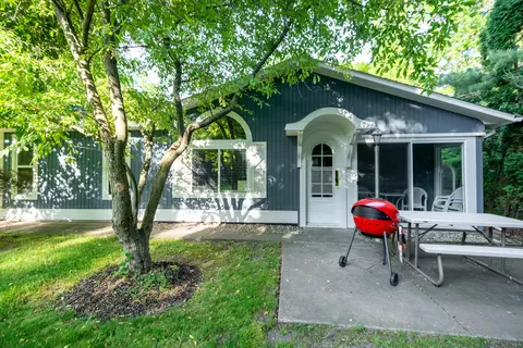 140 Webster Ave, South Haven, MI 49090