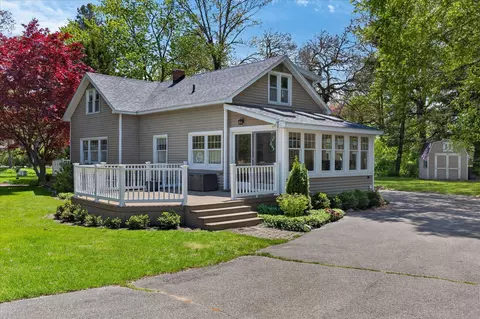 3130 S Lakeshore Dr, Shoreham, MI 49085
