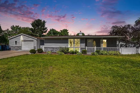 2420 Eastfield Dr, Niles, MI 49120
