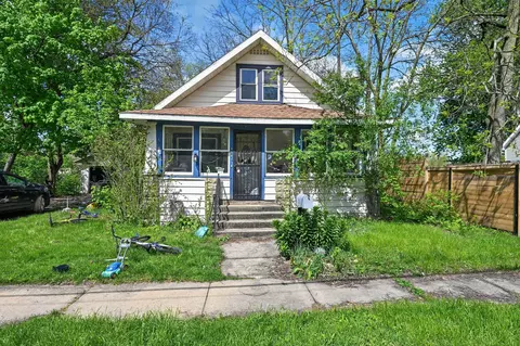 318 N 10th St, Niles, MI 49120