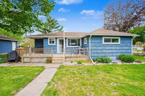510 W 3rd St, Buchanan, MI 49107