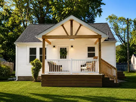 1277 Parkway Dr, Benton, MI 49022
