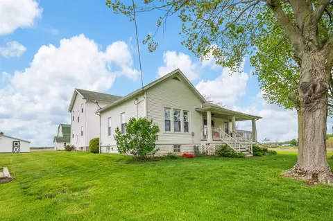 16686 Cleveland Ave, Weesaw, MI 49113