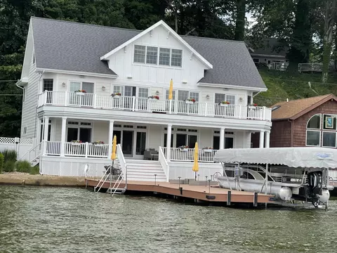 8568 Lake Ave, Watervliet, MI 49098