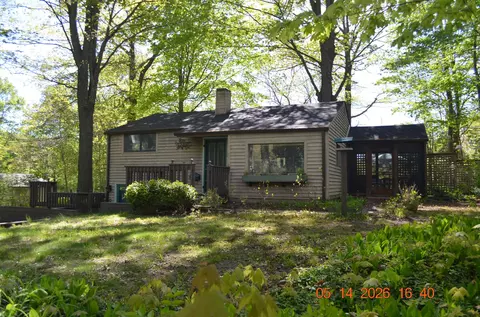 6446 Harrison St, Hagar, MI 49038