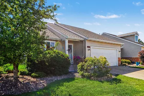 1257 S Village Cir, Kalamazoo, MI 49009