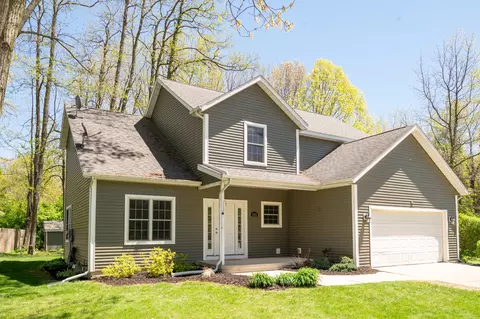 1401 Whispering Trl, Benton, MI 49022