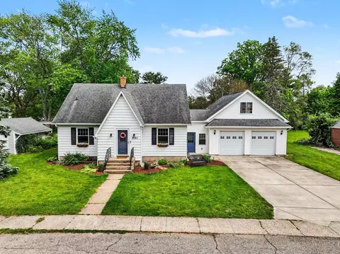 8765 Grove Ave, Oronoko, MI 49103