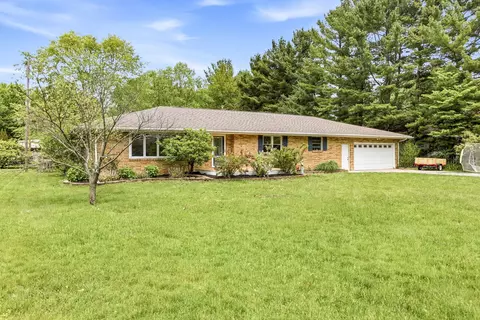 2367 Shoreham Dr, Shoreham, MI 49085