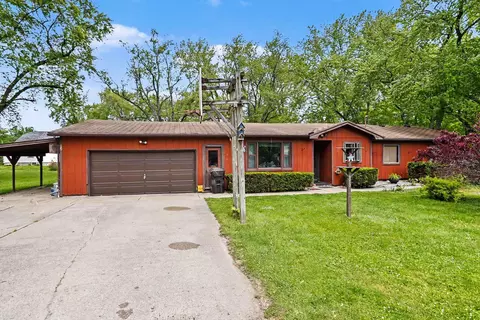 8223 Forest Beach Rd, Watervliet, MI 49098
