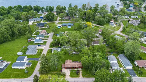 8223 Forest Beach Rd, Watervliet, MI 49098
