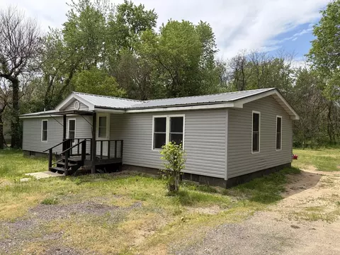 2216 S 17th St, Niles, MI 49120