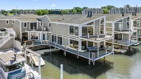 24 Harbor Isle Dr, New Buffalo, MI 49117