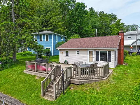 50705 W Bay Rd, Silver Creek, MI 49047