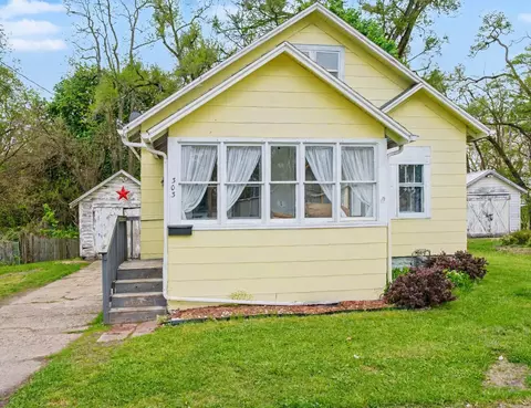 303 N Lowe St, Dowagiac, MI 49047