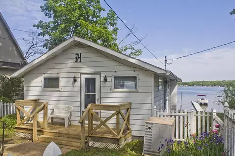 31165 County Line Rd, Silver Creek, MI 49047