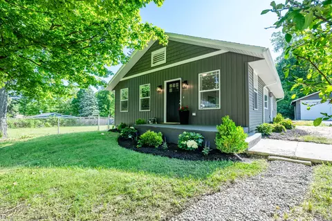 6027 Superior St, Hagar, MI 49038