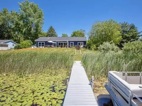 52350 Susan Ln, Silver Creek, MI 49047