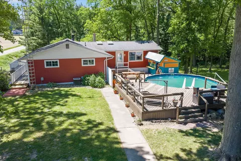 22420 Mckenzie St, Wayne, MI 49047