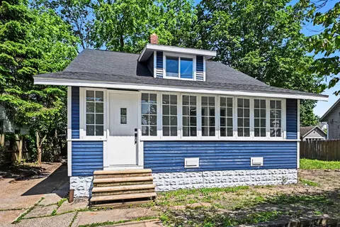 7 S 12th St, Niles, MI 49120