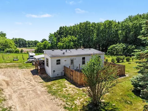 68699 38th Ave, Covert, MI 49043