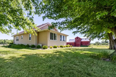 887 W Hinchman Rd, Baroda, MI 49101