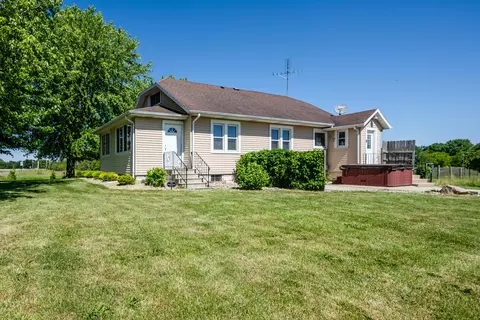 887 W Hinchman Rd, Baroda, MI 49101