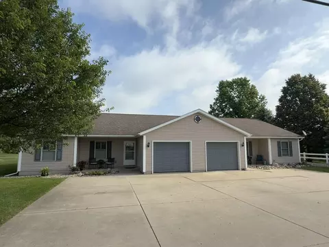 22710 Diamond Cove St, Lagrange, MI 49031