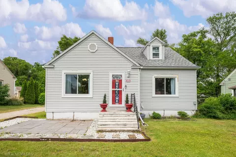2225 S Cleveland Ave, St. Joseph, MI 49085