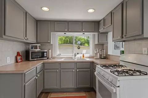Kitchen - 10333 Walnut Dr, Fabius, MI 49093 photo 4 of 4