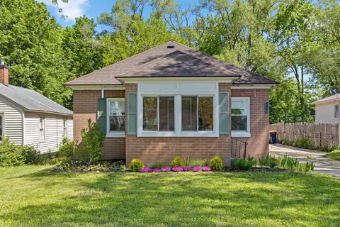 525 W 22nd St, Holland, MI 49423