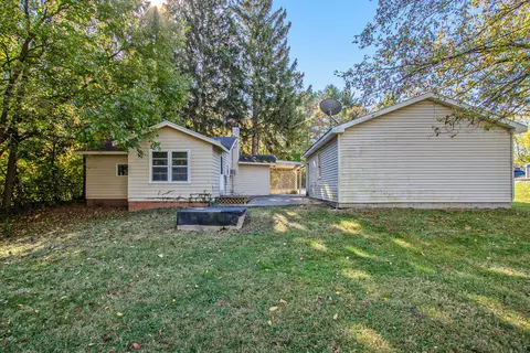 Exterior - 1005 E Front St, Buchanan, MI 49107 photo 7 of 9