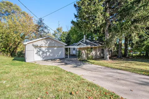 1005 E Front St, Buchanan, MI 49107