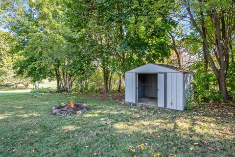 Exterior - 1005 E Front St, Buchanan, MI 49107 photo 8 of 9
