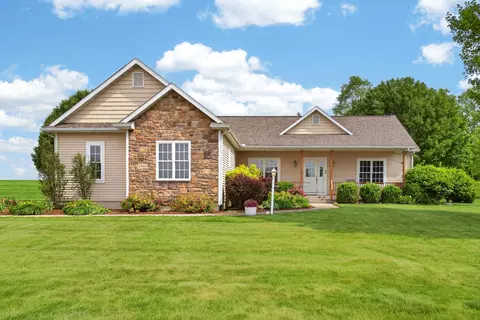 1563 Prairie Dr, Royalton, MI 49085