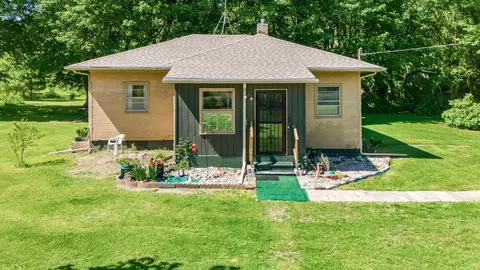 1356 Pipestone Rd, Benton, MI 49022