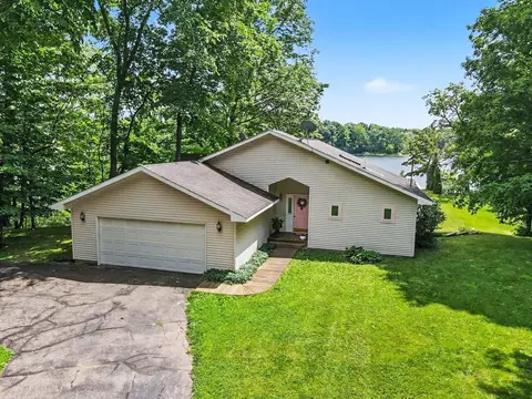 47135 Lakeview Dr, Lawrence, MI 49064
