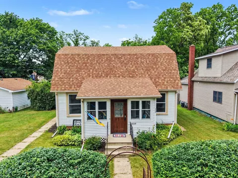 729 S Haven Pl, South Haven, MI 49090