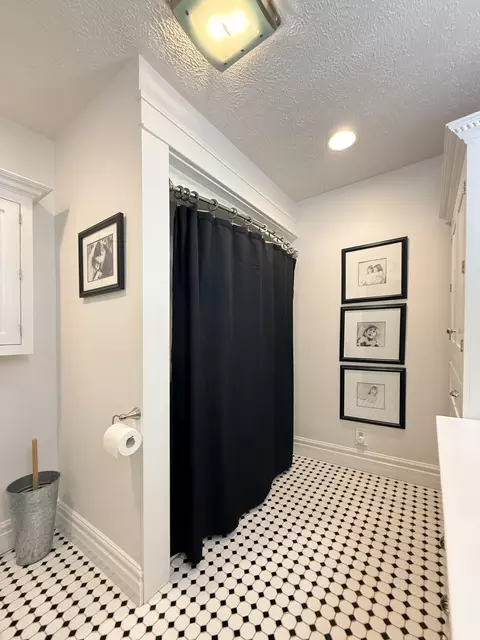 Bath - 2 E Ash St E, Three Oaks, MI 49128 photo 4 of 5